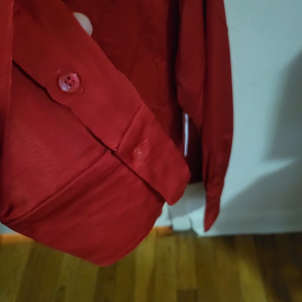 Beautiful button down shirt - Picture 6 of 6
